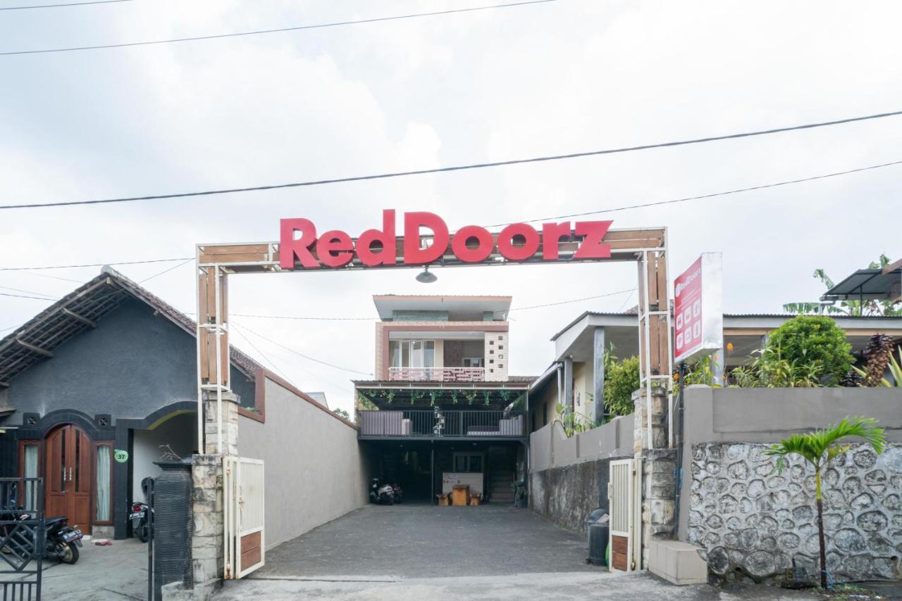 RedDoorz At Villa Akbar 3 Batu  Dış mekan fotoğraf