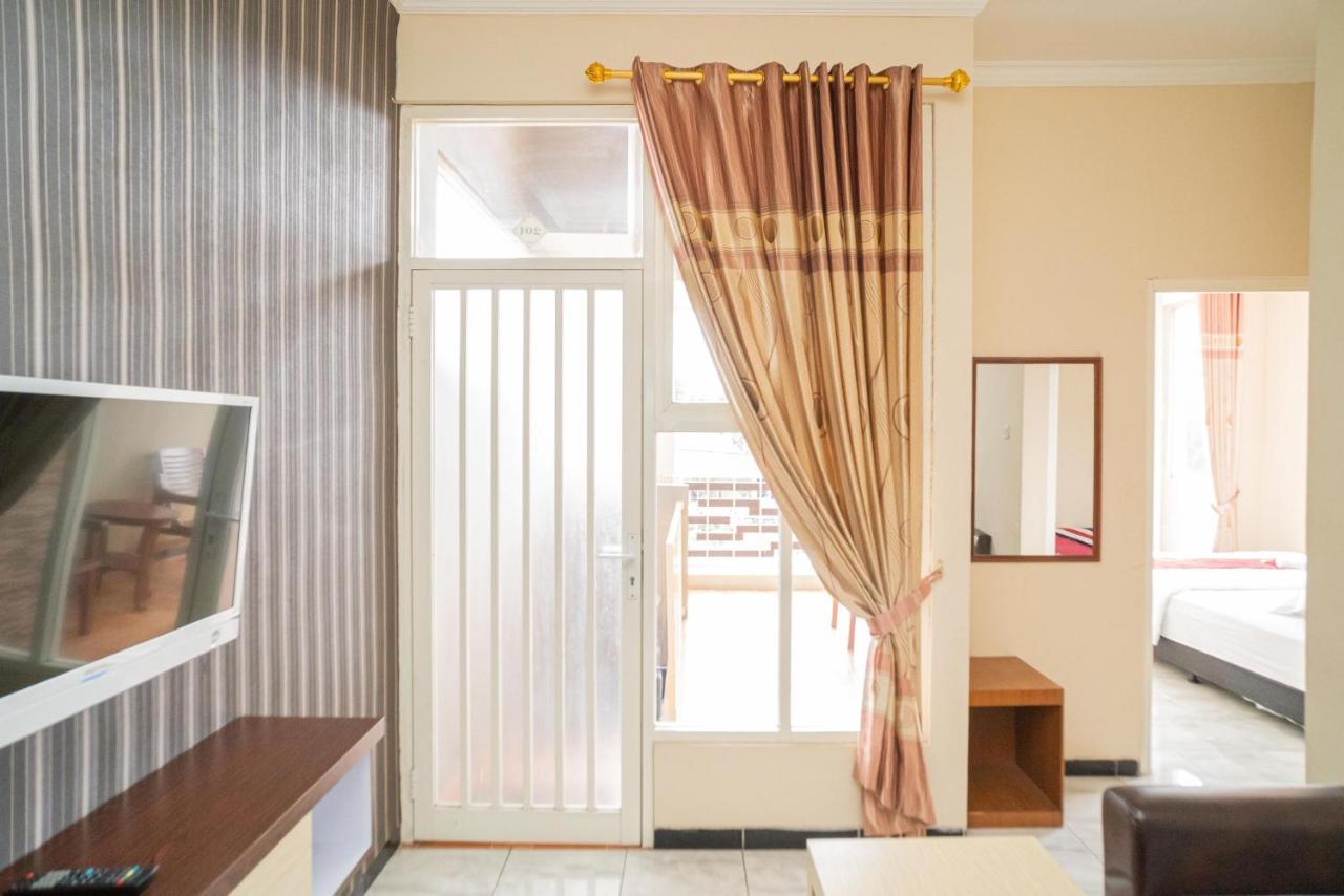 RedDoorz At Villa Akbar 3 Batu  Dış mekan fotoğraf