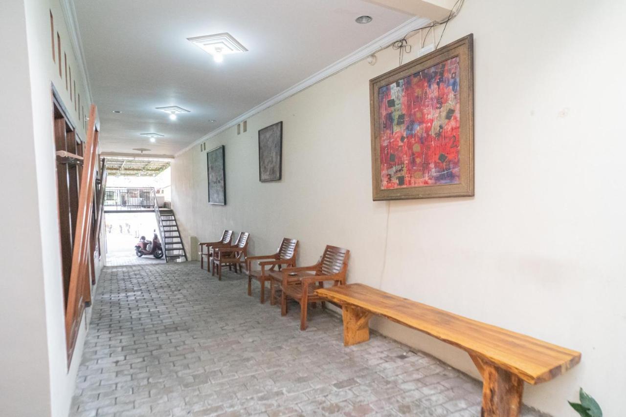 RedDoorz At Villa Akbar 3 Batu  Dış mekan fotoğraf