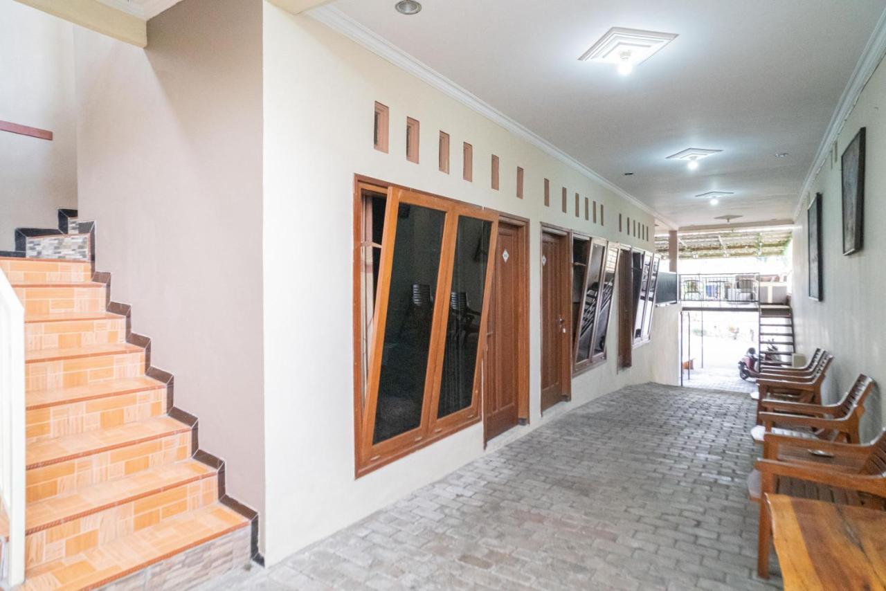 RedDoorz At Villa Akbar 3 Batu  Dış mekan fotoğraf