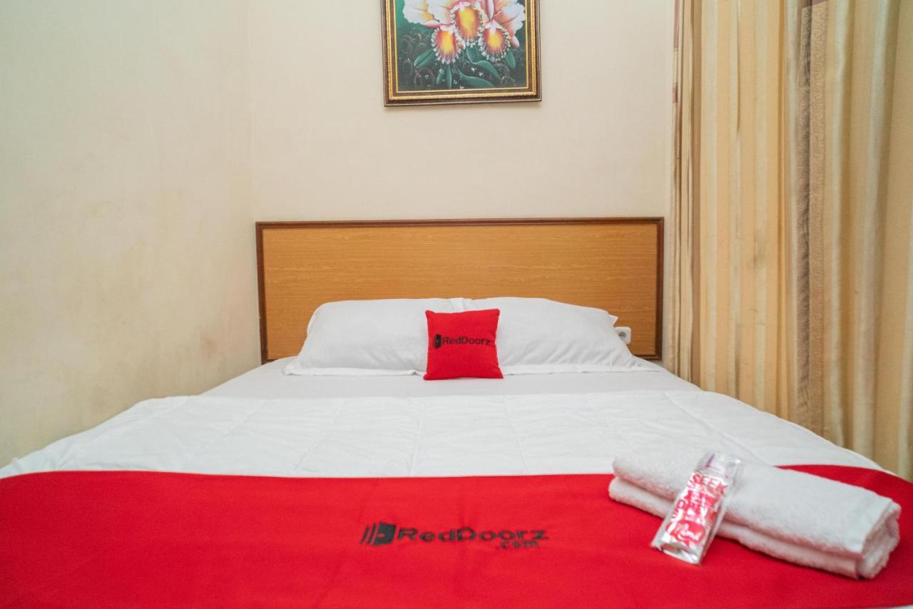 RedDoorz At Villa Akbar 3 Batu  Dış mekan fotoğraf
